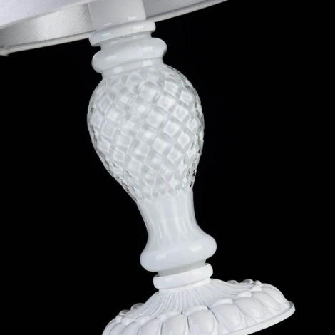 Интерьерная настольная лампа Maytoni Contrast ARM220-11-W