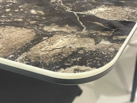 Стол DikLine SKY220 Керамика Amadeus,подстолье черное,опоры черные (2 уп.)