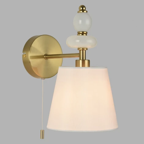 Бра Lumion Aneta 8411/1W латунь/белый, металл/стекло/текстиль Е14 40W 220V