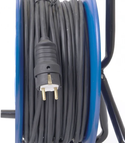 Удлинитель 4-х местный с заземлением 50 метров на металлической катушке Stekker Professional 39297