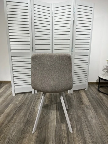 Обеденный стул M-City ELVIS WZ2042-02 светло-бежевый/ белый каркас