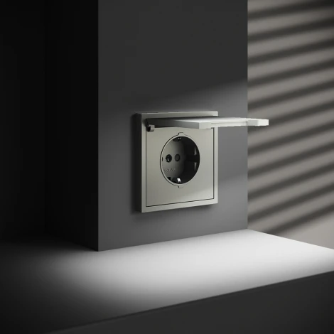 Розетка с заземлением, шторками и крышкой (сталь) Voltum S70 VLS040305