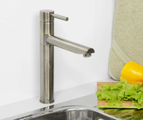 Смеситель Wasserkraft A8137 для кухонной мойки, светлая бронза