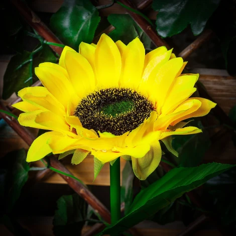 Садовый светильник на солнечной батарее «Подсолнух». 8 светодиодов, 1*АА Ni-Mh аккумулятор в/к. IP44 Uniel USL-S-814/PT700 SUNFLOWER