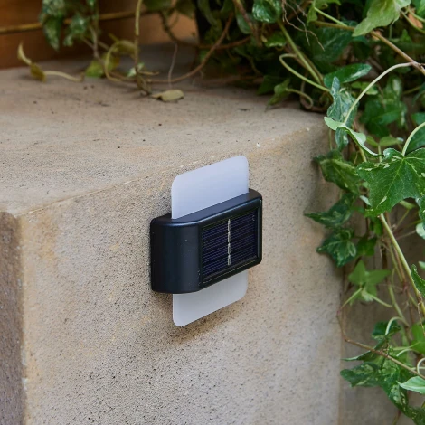 Светильник настенный на солнечной батарее. 6 светодиодов, 1*АА Ni-Mh аккумулятор в/к. IP44 Uniel USL-F-159/PM090 QUATRO