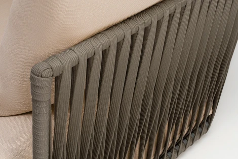 "Форли" кресло плетеное из роупа, каркас алюминий светло-серый (RAL7035) муар, роуп серо-коричневый 23мм, ткань Mossle бежевая 4SIS арт.УТ-00009909