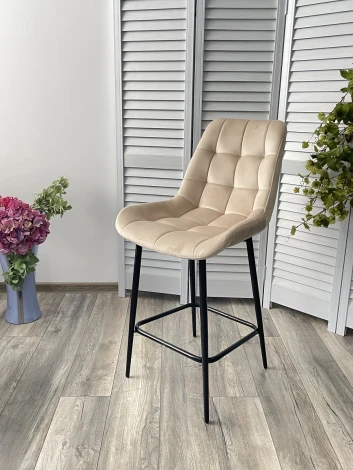 Полубарный стул ХОФМАН, цвет H-06 Бежевый, велюр / черный каркас H=63cm