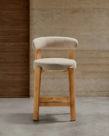 Полубарный стул Granite из бежевого шенилла и ясеня с натуральной отделкой 65 см La Forma (ex Julia Grup) 301967