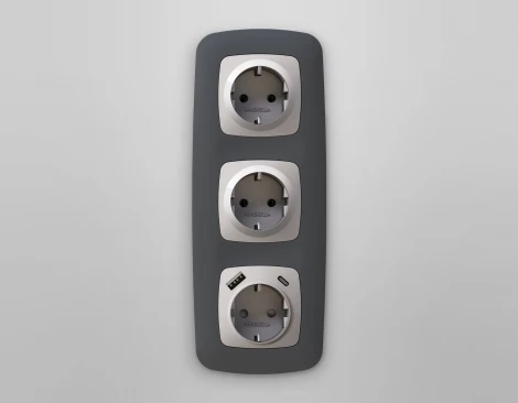 Лицевая панель Ambrella Volt OMEGA (Серебро глянец) для электрической розетки с заземлением со шторками 2USB A+C QUANT OP4100