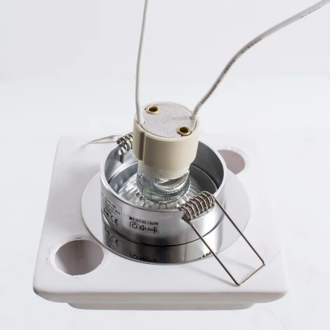 Встраиваемый точечный светильник Arte Lamp Pezzi A5247PL-1WH