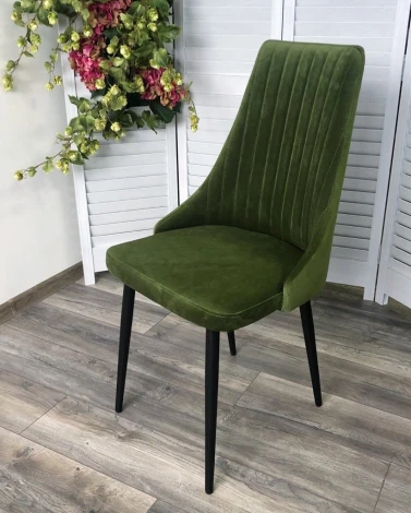 Обеденный стул M-City Руссо Premier 17 Лайм, велюр/черный каркас