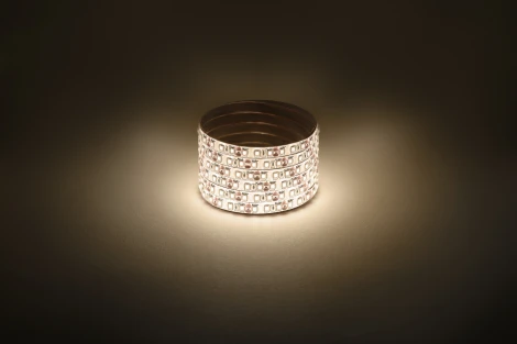 Светодиодная лента 24V 5м белый теплый ЭРА LS2835-14,4-120-24-65-2700К-5m