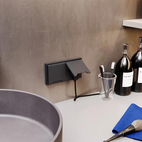 Розетка с заземлением, шторками и крышкой (графит) Voltum S70 VLS040307