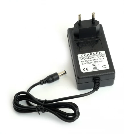 Светодиодный прожектор Feron LL-952 48677 переносной с зарядным устройством IP66 100W 6400K (220V)