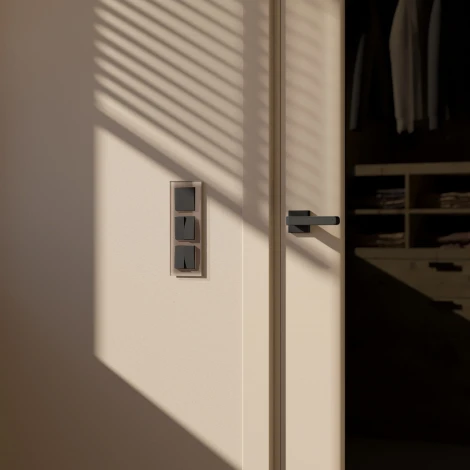 Рамка на 3 поста Favorit (латте, стекло) Werkel W0031142 (a058820)