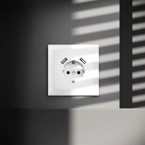 Розетка с заземлением, шторками и USBх2 (белый матовый) Voltum S70 VLS040402