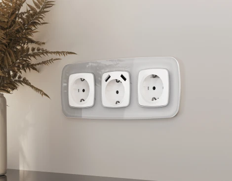 Лицевая панель Ambrella Volt OMEGA (Белый матовый) для электрической розетки с/з QUANT OP1260