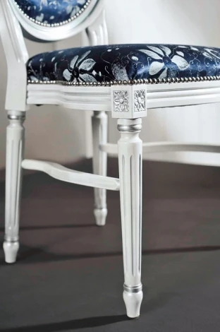 3246/SR Стул, P66 белый с патиной и серебряными деталями / ткань UPH GENE 3057 LIGHT BLUE M-City 3246/S