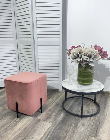 Пуфик для гостиной M-City ФЕЛИКС квадратный розовый #15, велюр / черный каркас