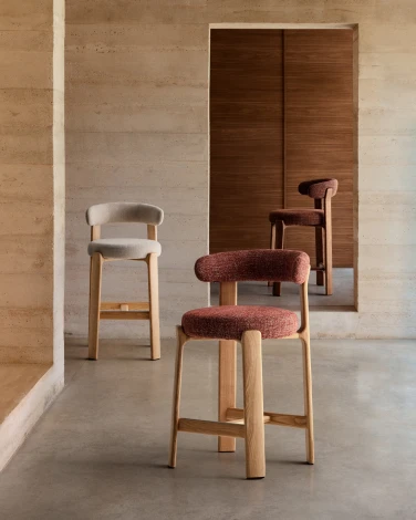 Барный стул Granite из бежевой синели и ясеня с натуральной отделкой 75 см La Forma (ex Julia Grup) 301971