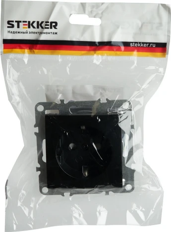 Розетка с заземлением и шторками (черный) Stekker Эрна 49154