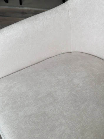 Стул M-City АЛИСТЕР, цвет RAIN 1 молочный велюр / черный каркас