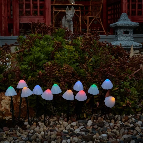 Садовый светильник на солнечной батарее «Разноцветные грибы», в комплекте из 12 штук. 12 светодиодов, разноцветный свет. 1*АA Ni-Mh аккумулятор в/к. IP44 Uniel USL-S-830/PM020 MULTICOLOR MUSHROOMS SET12