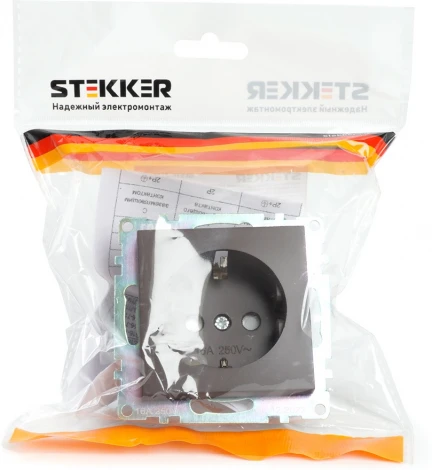 Розетка с заземлением и шторками (коричневый) Stekker Катрин 49028