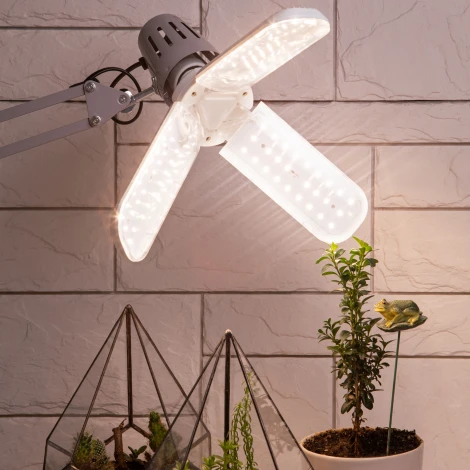 Фитолампа для растений светодиодная ЗРА FITO-24W-Ra90-E27-FOLD 3-х лепестковая полного спектра 24 Вт ЭРА