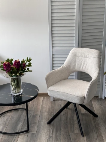 Стул M-City GUARA 180 град. поворот. цвет бежево-белый RAVEN 22 / черный каркас