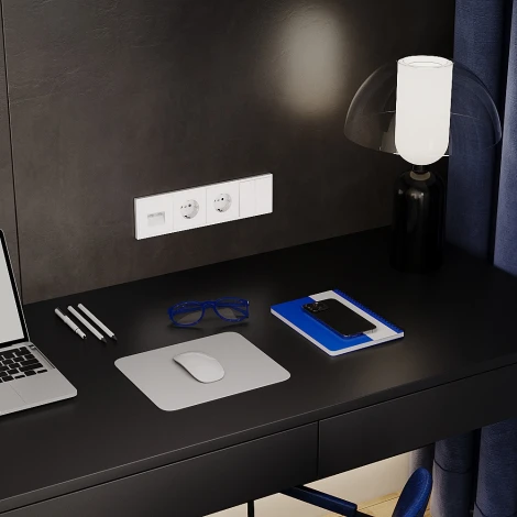 Розетка с заземлением и шторками (белый матовый) Voltum S70 VLS040202