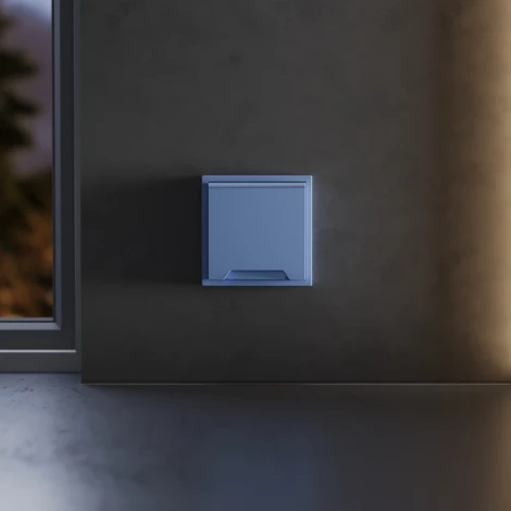 Накладка для розетки с заземлением защитными шторками и крышкой (деним) Voltum S70 VLS000815