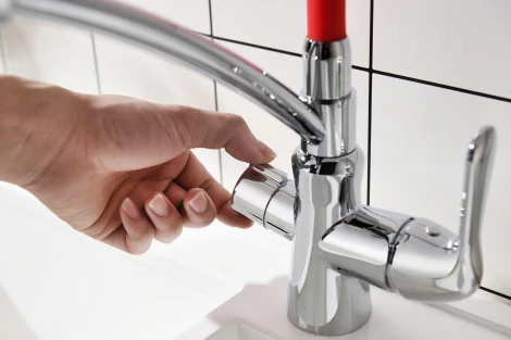 Смеситель Lemark Comfort LM3070C-Red для кухонной мойки