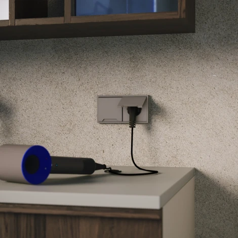 Накладка для розетки с заземлением защитными шторками и крышкой (капучино) Voltum S70 VLS000814