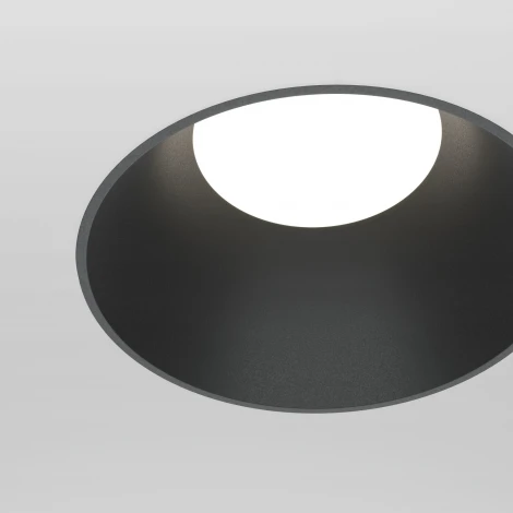 Встраиваемый светильник под гипсокартон IP54 Maytoni Share DL126-GU10-TRS-B