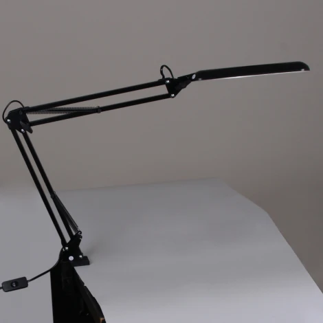 Офисная настольная лампа светодиодная на струбцине с регулировкой цветовой температуры Reluce 00005-0.7-01HV BK