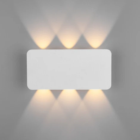 Настенный светильник Eurosvet Angle 40138/1 LED белый
