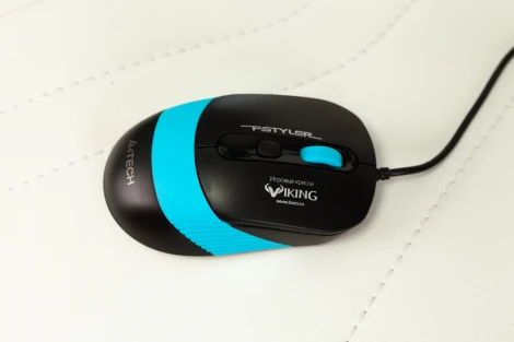 Кресло игровое Zombie RUNNER белый/голубой эко.кожа крестовина пластик