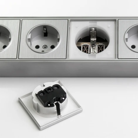 Розеточный блок 4-х местный + 3 USB серебряный/серебряный рифленый W6514945 (a051458)