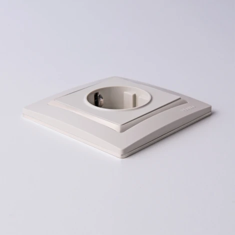 Розетка с заземлением и шторками (слоновая кость) Werkel W1171103 (a051480)