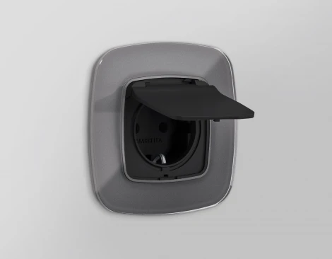 Лицевая панель Ambrella Volt OMEGA (Черный матовый) для электрической розетки с заземлением со шторками и крышкой IP44 QUANT OP8080