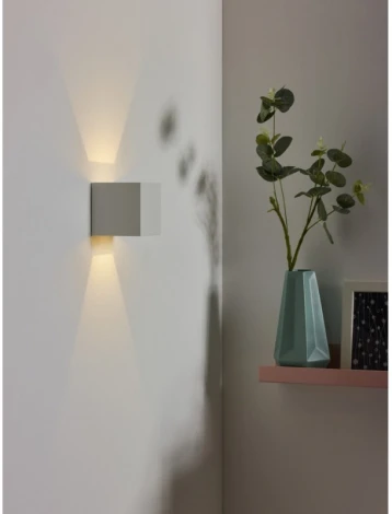 Настенный светильник Lucide Xia 17293/02/31 (LED, 220V, куб, IP54)