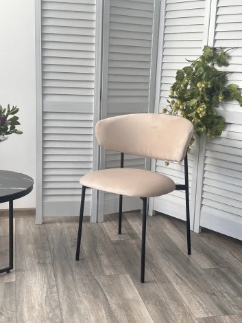 Стул M-City ЛЕОНАРДО H-06 Бежевый, велюр / черный каркас