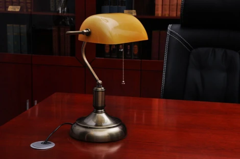Офисная настольная лампа Lumina Deco Banker LDT 305 YL