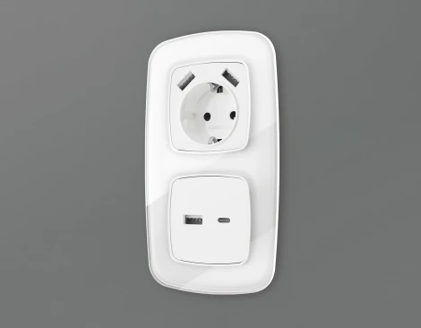 Лицевая панель Ambrella Volt OMEGA (Белый глянец) для розетки 2USB тип A+C QUANT OP1110