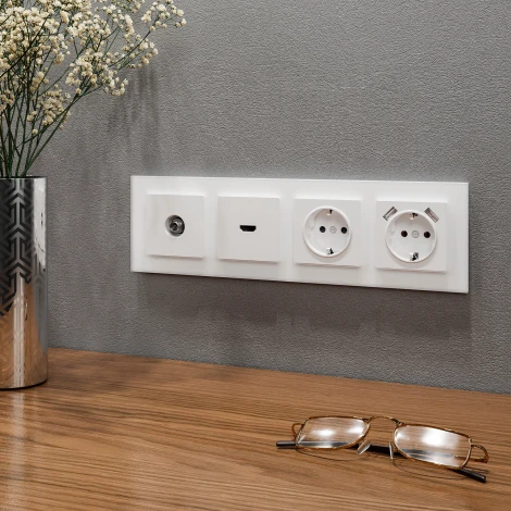 Рамка на 4 поста Favorit (белый матовый,стекло) Werkel W0041105 (a051288)