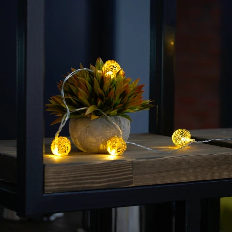 Светодиодная гирлянда линейная интерьерная Золотые шарики статичная 2700K 1.8 м с питанием от батареек Feron CL594 51450