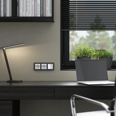 Розетка с заземлением и шторками (белый акрил) Werkel W1171141 (a064012)