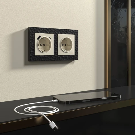 Розетка с заземлением, шторками и USB тип A+C (слоновая кость) Werkel W1171703 (a056273)