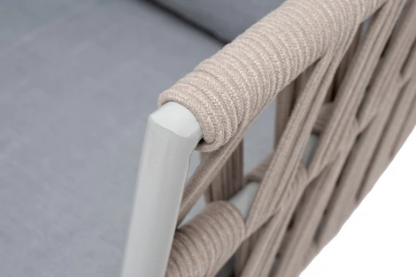 "Диего" кресло плетеное из роупа, каркас алюминий светло-серый (RAL7035) муар, роуп бежевый круглый, ткань светло-серая 4SIS арт.УТ-00009497